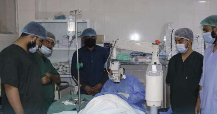 فراه کې د ۴۰۰ کسانو د سترګو وړیا درملنه وشوه