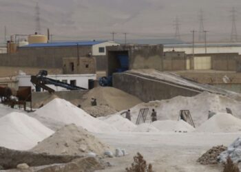 فاریاب کې د مالګې کانونو د استخراج چارې پیل شوې