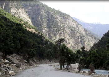د نورستان په کامدېش ولسوالۍ کې د سړک رغولو چارې پیل شوې