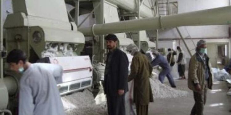 هلمند کې د بُست فابرېکې بیا پر فعالیت پیل وکړ