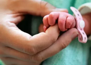 روغتیا وزارت: هېواد کې د ماشومانو په مړینه کې کموالی راغلی