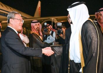 لي چيانګ سعودي عربستان ته ورسېد