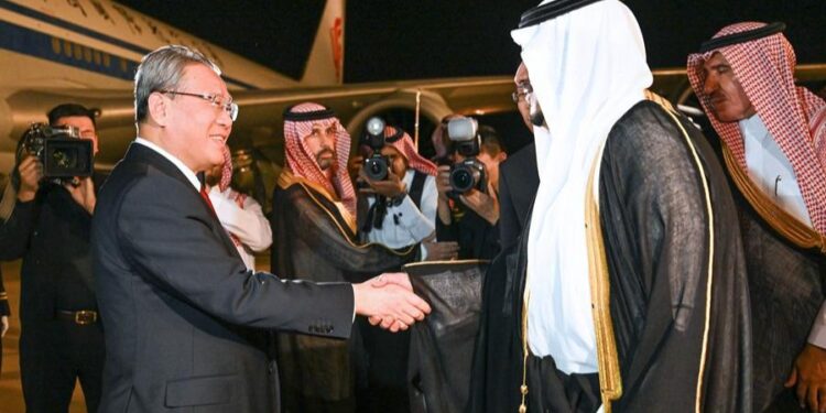 لي چيانګ سعودي عربستان ته ورسېد