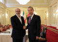 وانګ يي د ایران د ملي امنيت شورا له منشي علي احمد يان سره وکتل
