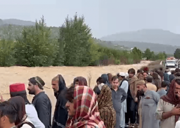 پاکستان کې د ورښتونو له امله د مړو شمېر ۳۲۰ کسانو ته ورسېد
