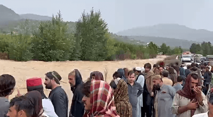 پاکستان کې د ورښتونو له امله د مړو شمېر ۳۲۰ کسانو ته ورسېد