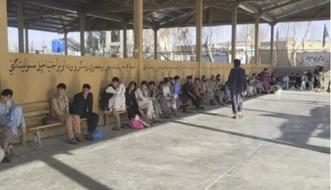 د پاکستان له زندانونو تازه خوشې شوي ۶۶ افغانان هېواد ته راستانه شول