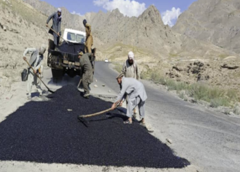 لوګر کې د ۲۲ کیلو متره سړک د بیارغولو چارې پیل شوې