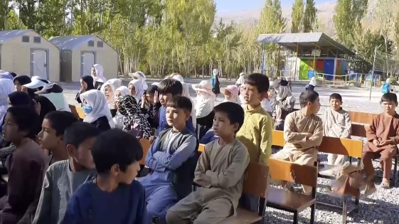 بامیانو کې څه باندې زرو ماشومانو ته د وړیا زدهکړو زمینه برابره شوې