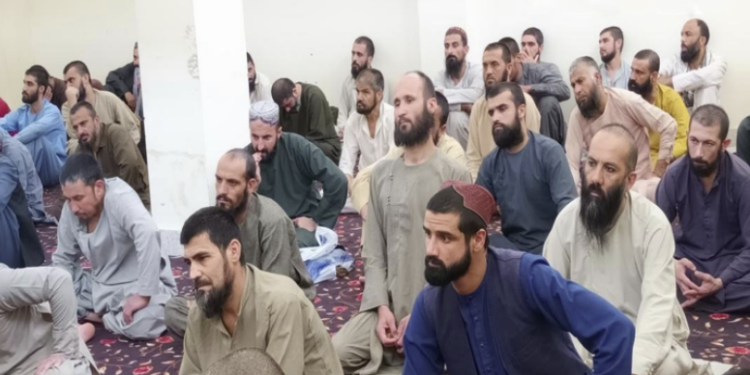 په کندوز کې د لسګونو پر نشې روږدو کسانو درملنه شوې