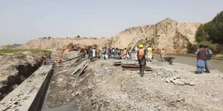 تخار کې د ۴ کانالونو د بیارغونې چارې پیل شوې