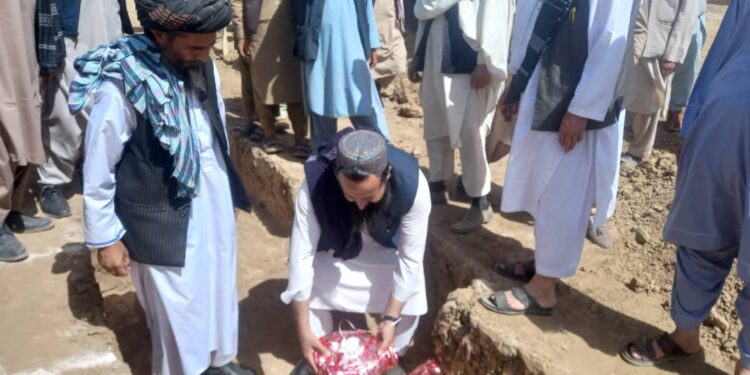 د تخار په رستاق کې د یوه روغتیايي مرکز د جوړېدو چارې پيل شوې