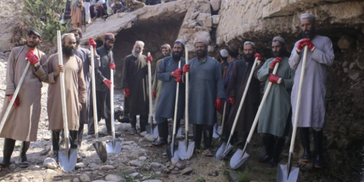 اروزګان کې د ۴ رغنیزو پروژو چارې پیل شوې