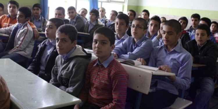 د ایران په ښوونځيو کې د افغان زدهکوونکو نوملیکنه پيلیږي
