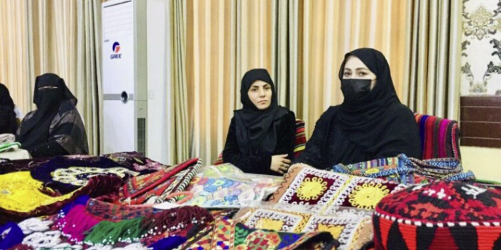 تېرو ۳ کلونو کې بغلان کې ۳ زره ښځو ته د کار جوازونه وېشل شوي