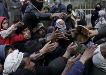 اوچا: افغانستان کې له هرو ۲ افغانانو ۱ یې د بې وزلۍ له امله اغېزمنېږي