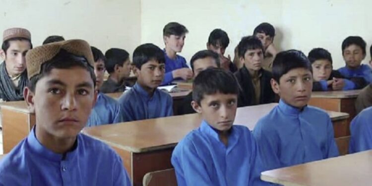 پوهنې وزارت: تېر کال ۱،۵ میلیونه زدهکوونکي جذب شوي دي