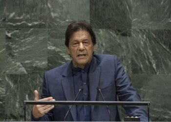 عمران خان: پاکستان د سیمه‌ایزتوب له ګواښ سره مخامخ دی