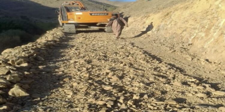 فراه کې د ۳۰ کیلومتره سړک د رغولو چارې بشپړې شوې