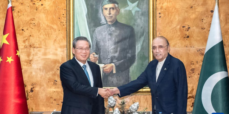 لي چيانګ د پاکستان له ولسمشر اصف علي زرداري سره وليدل