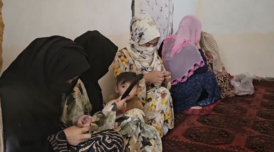بدخشان کې یوې سوداګرې ۵۰ ښځو ته د کار زمینه برابره کړې ده