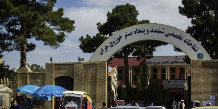 د هرات دولتي روغتون کې د مغزي تومور بریالي عملیات ترسره شوي