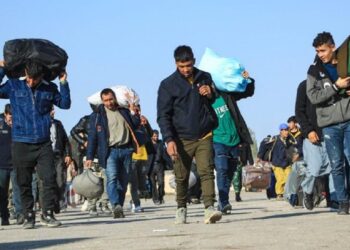 ایران کې افغان کډوال: سرپرست حکومت دې زموږ ستونزو ته رسېدنه وکړي