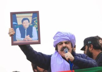 پاکستاني پولیسو د خیبرپښتونخوا وزیر اعلی نیولی دی