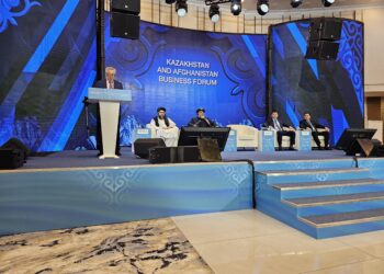 قزاقستان افغانستان ته د موټرو صادراتو د پيل په اړه څېړنه کوي