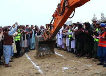 په مزار شریف کې د سړک جوړولو یوې پروژې چارې پيل شوې