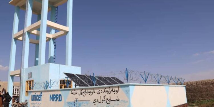 لوګر کې ۳۷۲ کورنیو ته د څښاک پاکې اوبه برابرې شوې