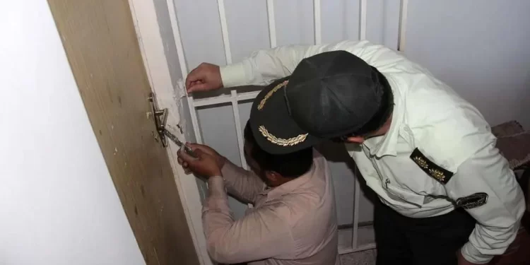 ایران کې ناقانونه افغان کډوالو ته ورکړل شوي کورونه مهرولاک شوي