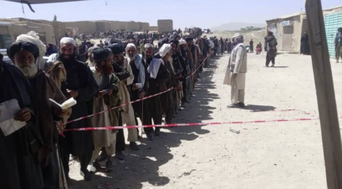 لوګر کې پر سلګونه بېوزله کورنیو خوراکي توکي وېشل شوي