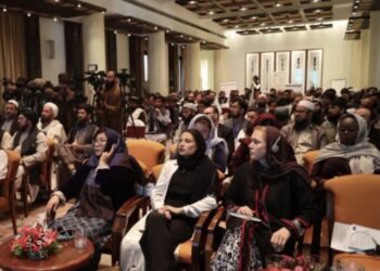اوتنبایوا:د اقلیم بدلون په تړاو بحثونو کې باید د افغانانو غږ واورېدل شي