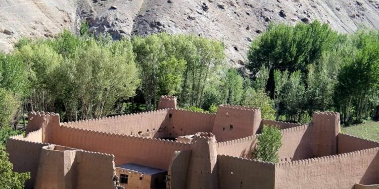 روان کال زرګونو سیلانیانو د بامیان له تاریخي سیمو لیدنه کړې