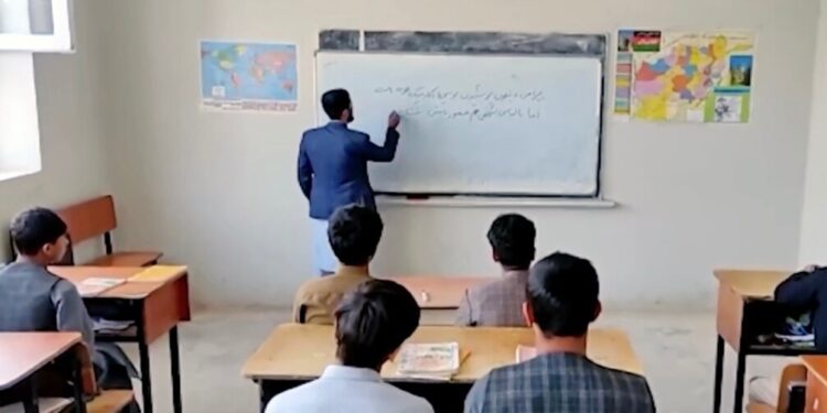د هیواد په ۲۱ ولایتونو کې ښوونکو ته د پور ورکړې صندوق فعاله دی