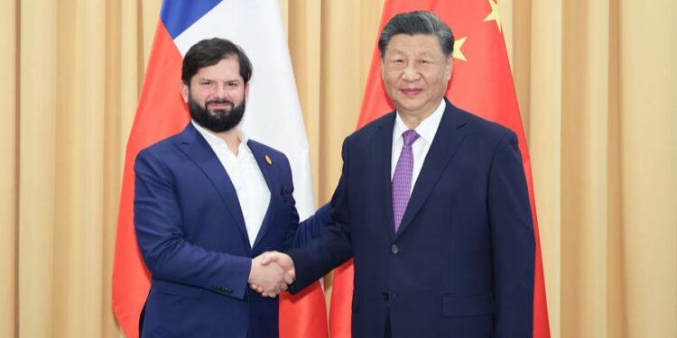 شي جين پينګ د چيلي له ولسمشر ګابريل بوريک سره وکتل