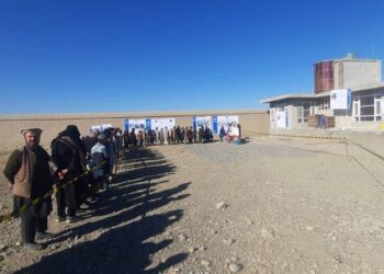 لوګر کې پر سلګونه اړمنو کورنیو خوراکي توکي وويشل شول