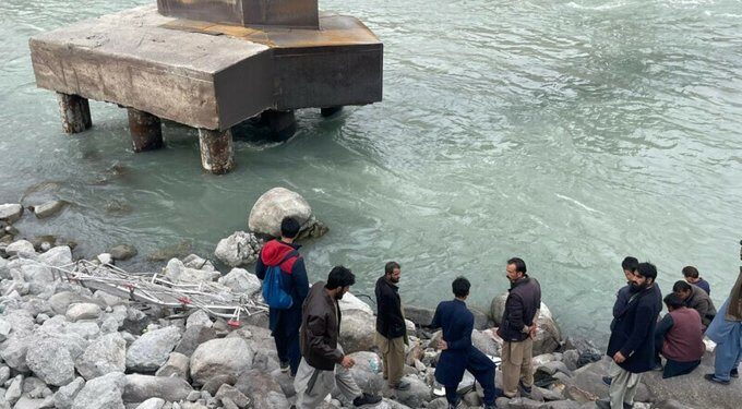 پاکستان کې د واده بس چپه کېدو پېښه کې ۲۶ تنه مړه شوي