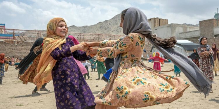 اروپايي ټولنې له افغان ماشومانو د ملاتړ په پار خپلې ژمنې بیا تازه کړې