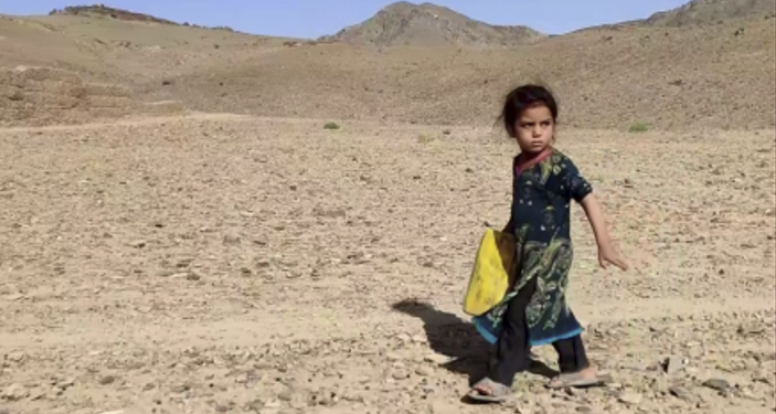 په مېزانې کې د اوبو کموالی؛ خلک د خپلو کورونو پرېښودو ته اړ شوي