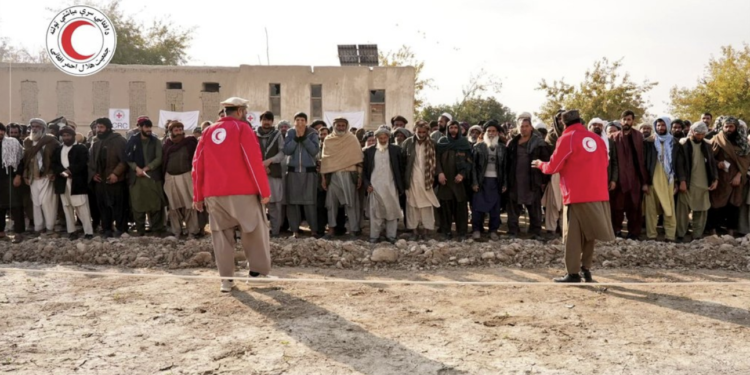 بلخ کې پر لسګونه بېوزله کورنیو نغدي مرستې ووېشل شوې
