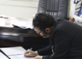 کډوالو وزارت له دوو موسسو سره د همکارۍ هوکړه لیکونه لاسلیک کړل