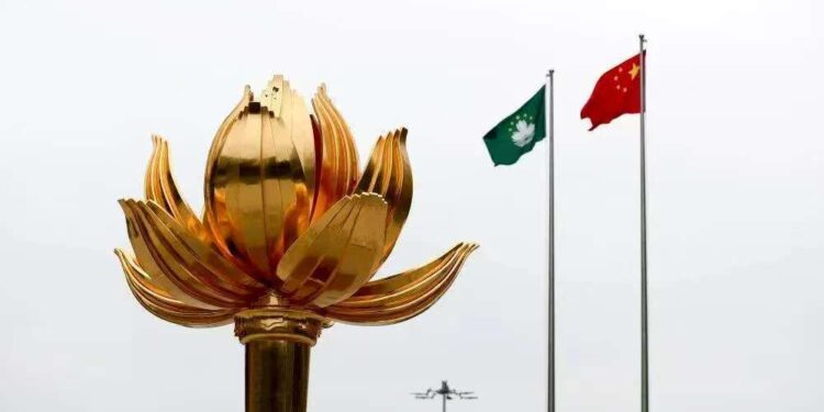 شي جين پينګ به د هېواد له سترې برخې سره د مکاو د یو ځای کېدو د ۲۵مې کلیزې په نمانځغونډه کې ګډون وکړي