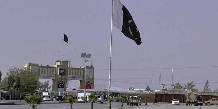 ۵۳ نور افغان کډوال د پاکستان له زندانونو خوشې شول