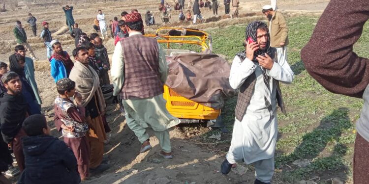لغمان کې د ترافیکي پېښې له امله ۲۲ کسانو ته مرګ ژوبله اوښتې