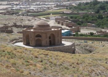 روان کال ۲۸۶  بهرنیو سیلانیانو د غزني له تاریخي سیمو لیدنه کړې