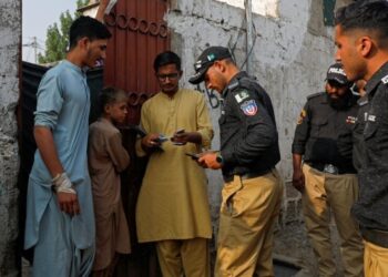 پاکستان کې د افغانستان سفارت د افغانانو پر نیول کېدو اندېښنه ښودلې