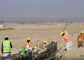 فراه کې د ۲۹ ميليونه ډالرو په لګښت بېلا بېلې پروژې پلې شوې