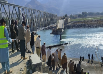 کونړ کې د ۲ ویجاړو شويو پلونو د بیارغولو چارې پيل شوې